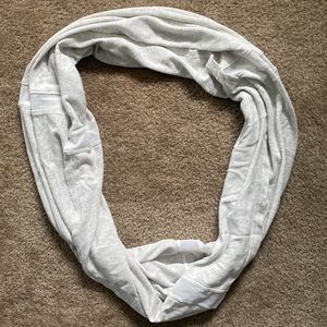 Lululemon scarf gray/white mesh stripe